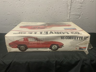 Vintage 1:8 Scale Monogram Corvette '65 Sting Ray Vintage Model