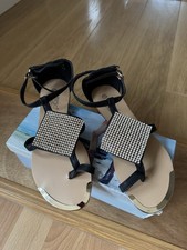 Women's  black toe post  open front sandals. New in box.