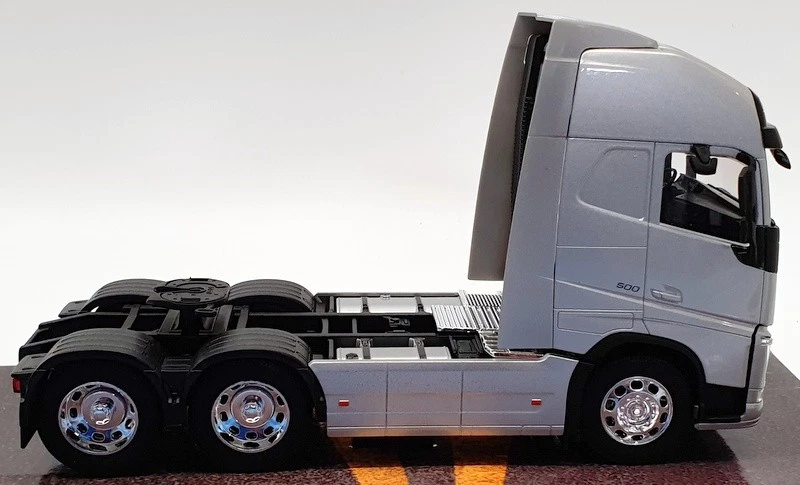 Welly 1/32 Scale Model Truck 32690L - Volvo FH - Silver - Image 3 of 4