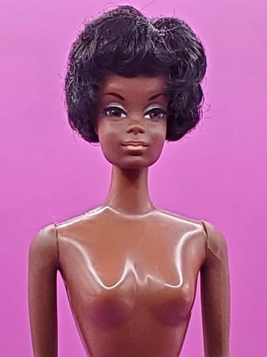 RARE! FULLY FUNCTIONING! MATTEL  BUBBLE CUT HAIR DARKER TALKING JULIA DOLL #1128