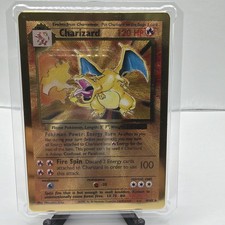 Carta Pokemon Charizard 004/102 Celebrazioni Metallo Oro Spedizione Rapida