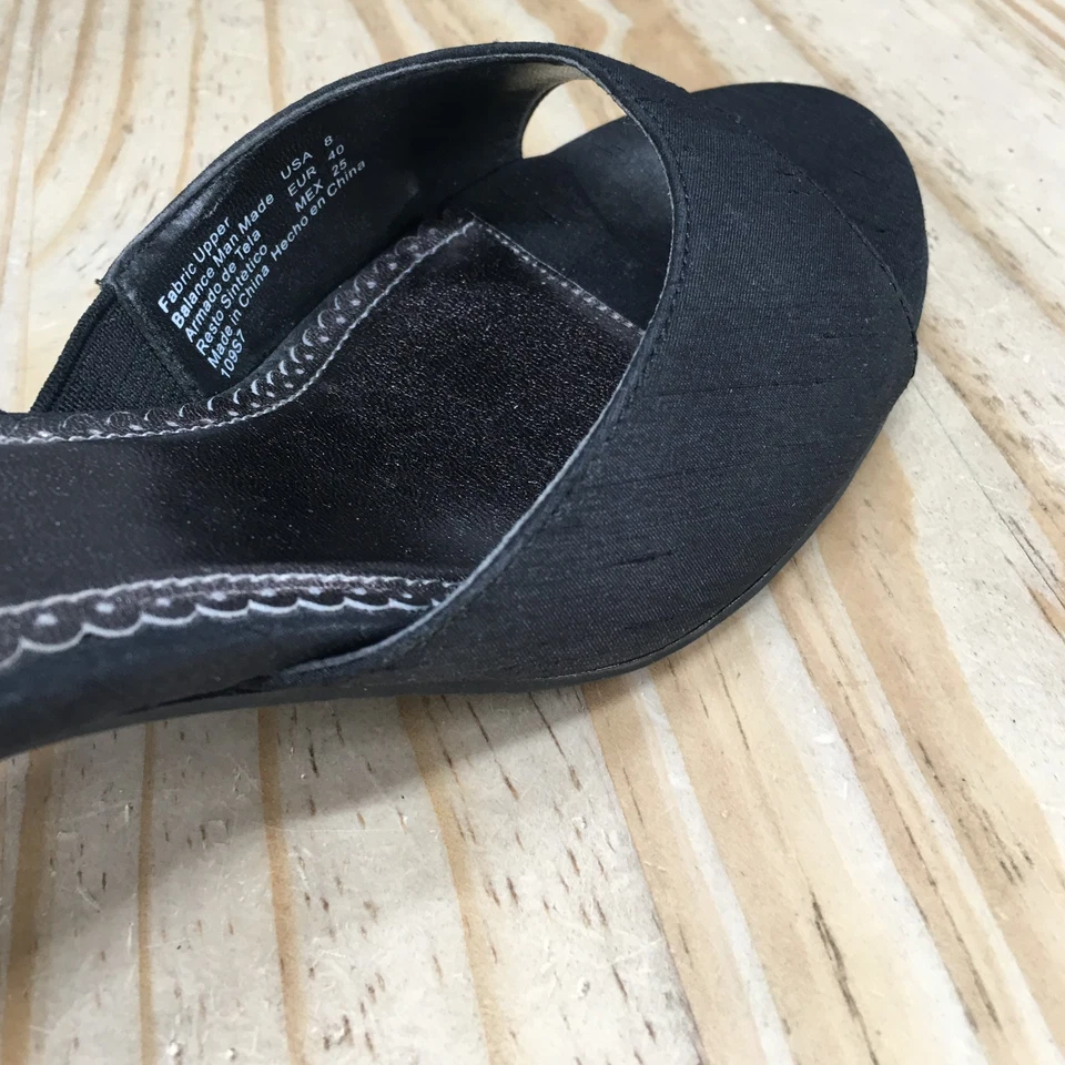 White & Stag Sandals Womens 8 Slide Black Fabric Slip On Open Toe Kitten Heels - Image 4 of 4