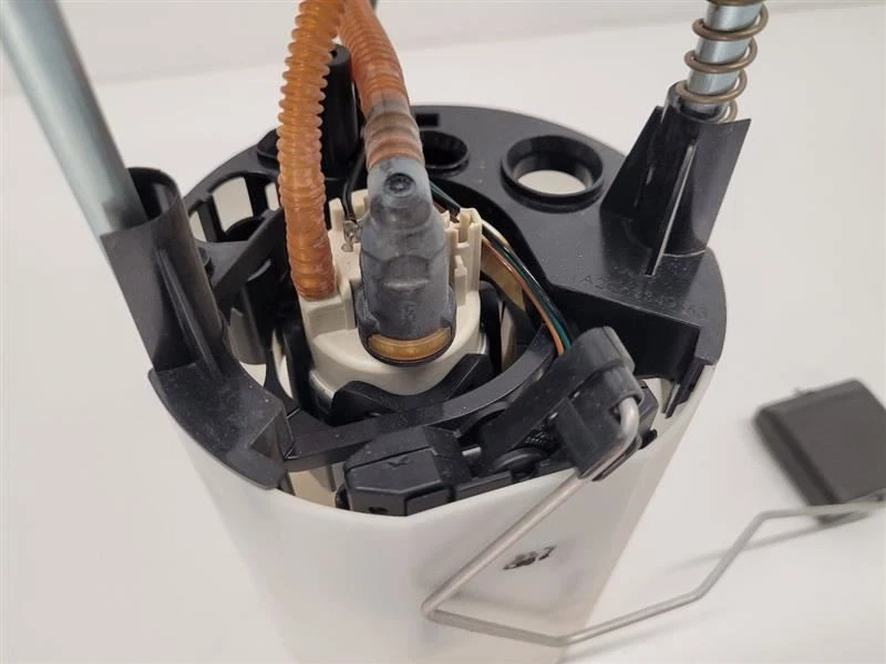 2009-2012 AUDI Q5 2,0 л топливный насос в сборе бак смонтирован 09-12 8R0919051C - Изображение 4 из 4