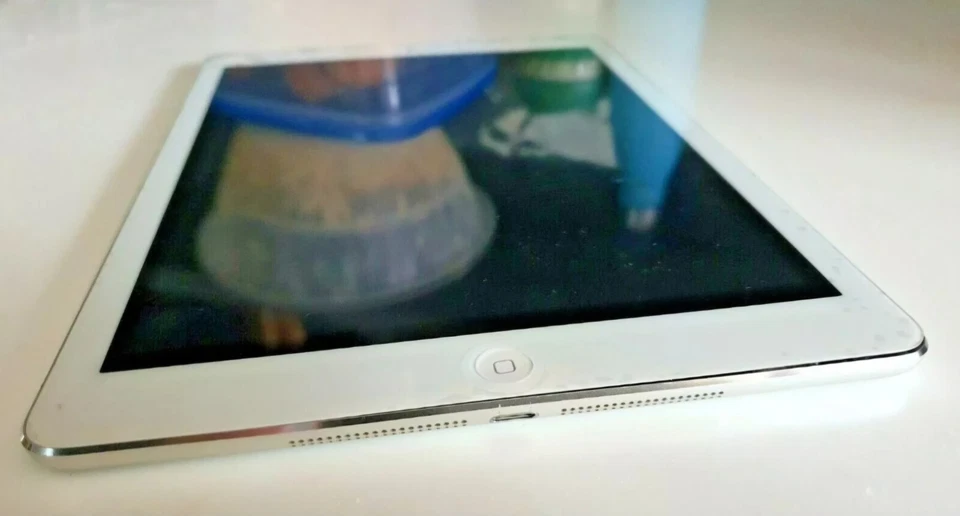 Apple iPad Air 9.7" 128GB Wifi+4G EE White A1674  - Image 2 of 4