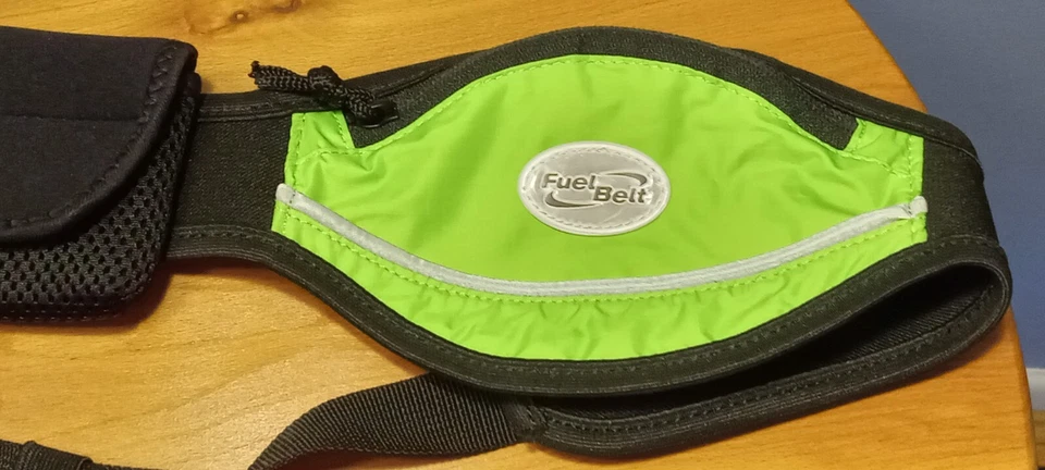 Cinturón Runner's Pak negro neón por cinturón de combustible y anfípodo correas ajustables  Foto 3 de 4