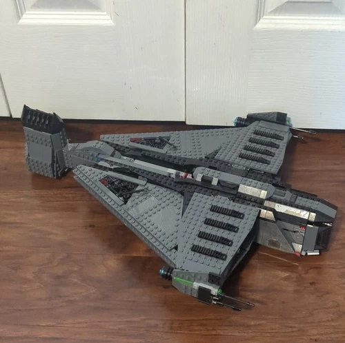 LEGO Star Wars the Justifier 75323 near complete no minifigures