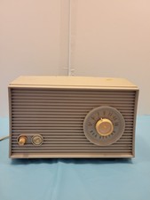 Vintage RCA Victor Model 1-RA-11  Superheterodyne AM Tabletop Tube AM Radio