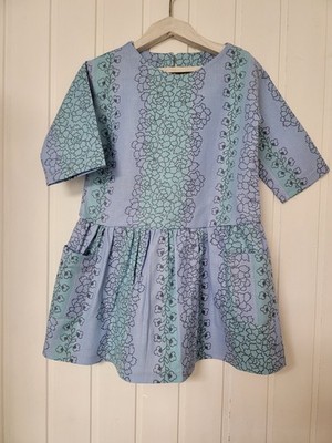  Mädchen Kleid  mit aufgesetzten Taschen Baumwolle  Handmade Gröse 110 