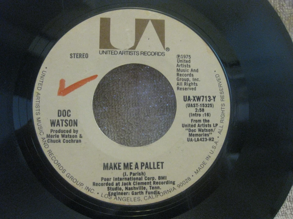 DOC WATSON - MAKE ME A PALLET (1975) United Artists 7" VINYL SINGLE 45 - Image 2 of 4