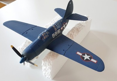Curtiss SB2C Helldiver 1:72 Gebaut