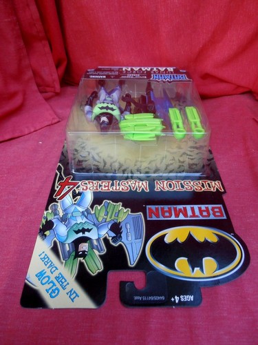 VINTAGE HASBRO 2001 MISSION MASTERS 4 LUNAR FORCE BATMAN FIGURE GLOW IN THE DARK - Picture 9 of 12