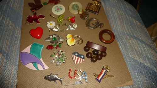 #1127XX  vtg MIXED LOT  23  Costume Jewelry PINS