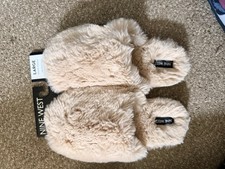 Nine West Women's Beige Faux Fur Memory Foam Slip-On Slippers Size 9/10