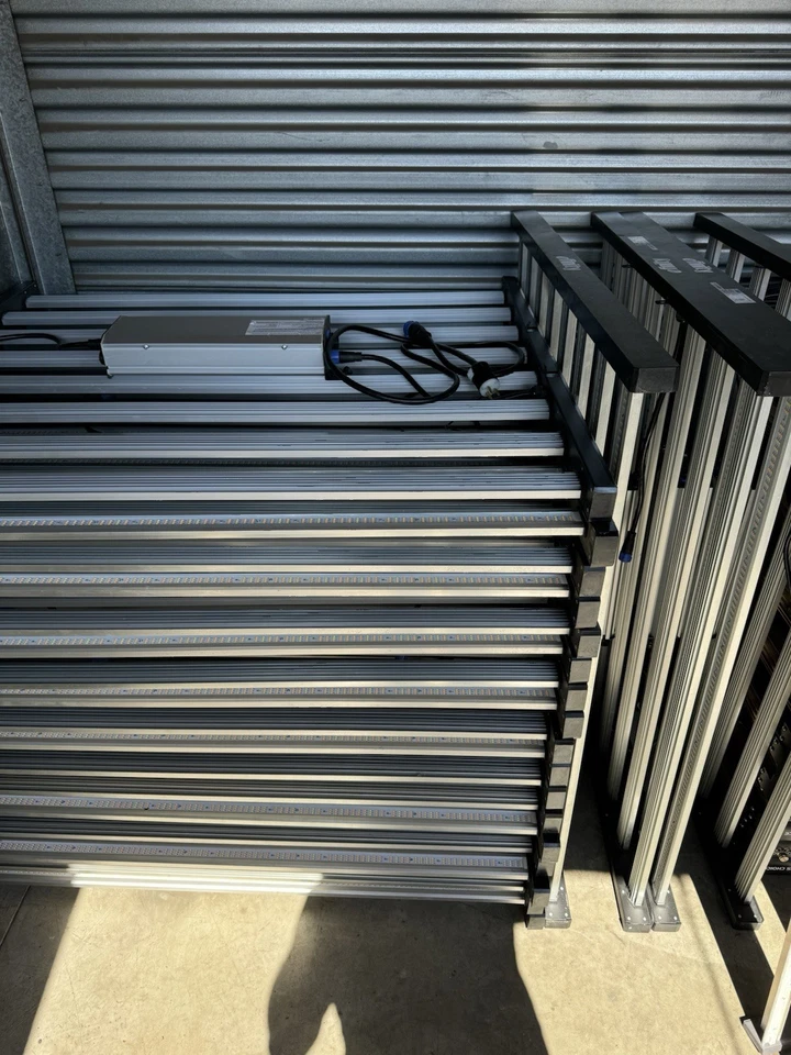 Luz de crecimiento LED Efinity ML-TYN66006, 660W 110-277Vac 50/60Hz Foto 2 de 4