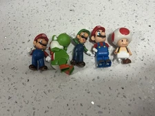 SUPER MARIO BROS MARIO AND LUIGI YOSHI RED TOAD FIGURE LOT PREOWNED NINTENDO