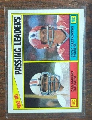 1984 Topps Football #202 Passing Leaders W/ Rookie Dan Marino  RC