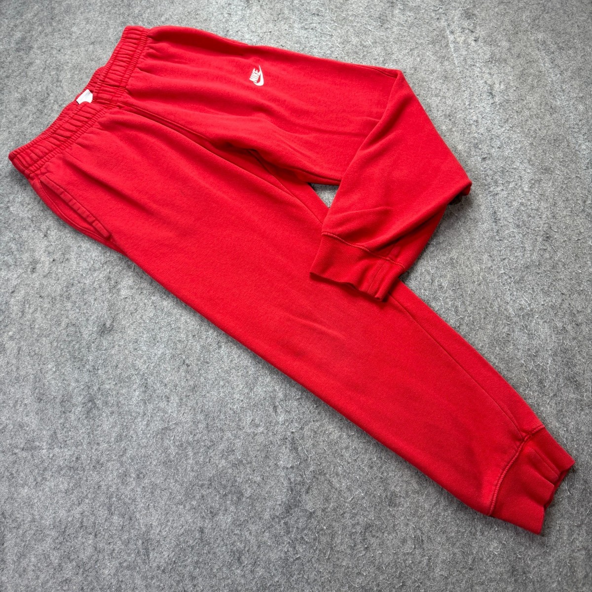 red joggers mens nike