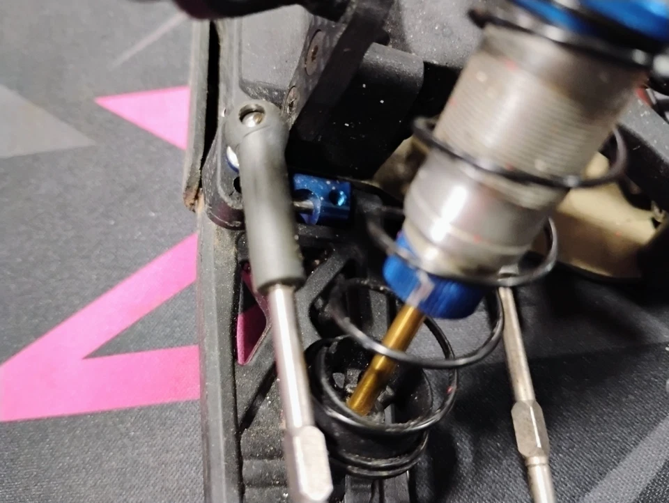 Team Associated T6.1 1/10 2wd Stadium Truck w/ Servo ESC Motor - Image 4 of 4