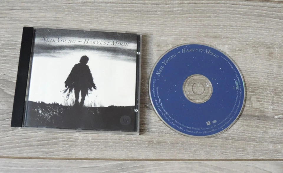 NEIL YOUNG - HARVEST MOON - Photo 1/1