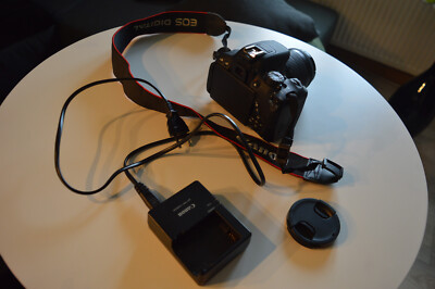 Canon EOS 700D 18.0 MP SLR-Digitalkamera komplet mit Opjektiv