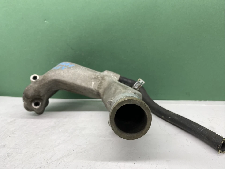 Cadillac SRX 2007 motor refrigerante salida de agua GM 12625268 Foto 2 de 4