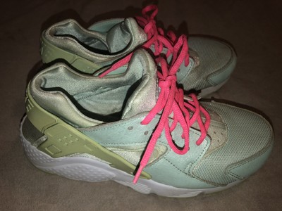 nike lime green sneakers