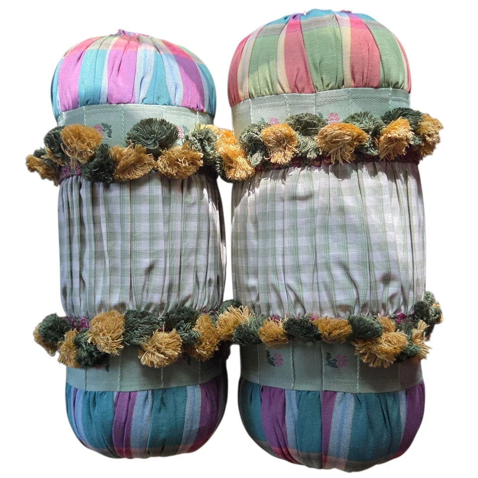 Almohadas reforzadas de tela vintage decoración boho cottagecore con borlas y pliegues rebordeando Foto 2 de 4