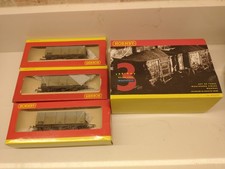 Hornby R6218 Triple Pack Of BR 9 Plank Wagons, Grey Factory Weathered.