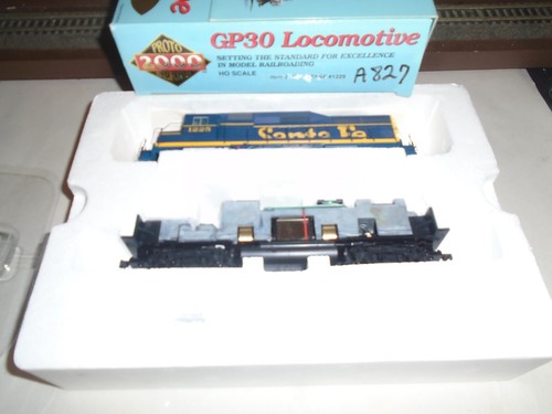 LIFE LIKE PROTO 2000 #21536 MOTORIZADO EMD GP30 - SANTA FE #1225 HO | Condition: Used