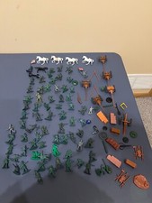 Plastic Army Men and Accessories - Lot of 100