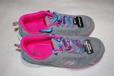 Girls GRAY ATHLETIC SHOES Lt Weight RAINBOW  PINK ACCENTS Breathable SIZE 4