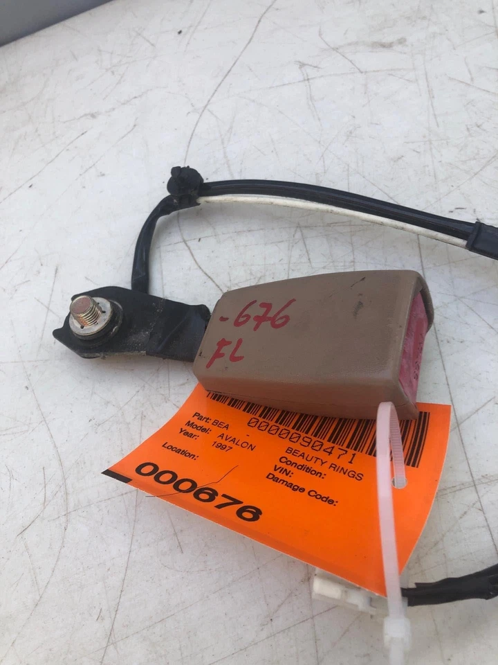 Toyota Avalon XLSedan 1997 cinturón de seguridad delantero hebilla lado izquierdo del conductor LH Foto 3 de 4