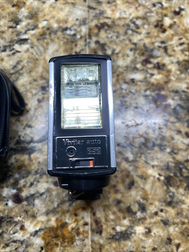 Vintage Vivitar Auto 252 Camera Flash - Tested, Works - Image 2 of 4