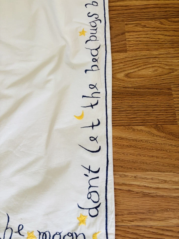 Funda nórdica Pottery Barn para niños bordada para cuna/cama para niños pequeños rimas infantiles blanca Foto 4 de 4