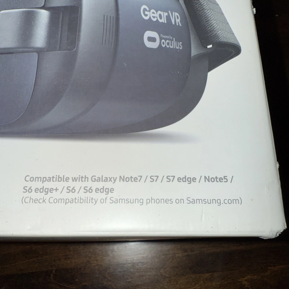 Samsung Gear VR SM-R323 Virtual Reality Headset USB-C Galaxy S6 S7 Edge Note 5 - Image 2 of 4
