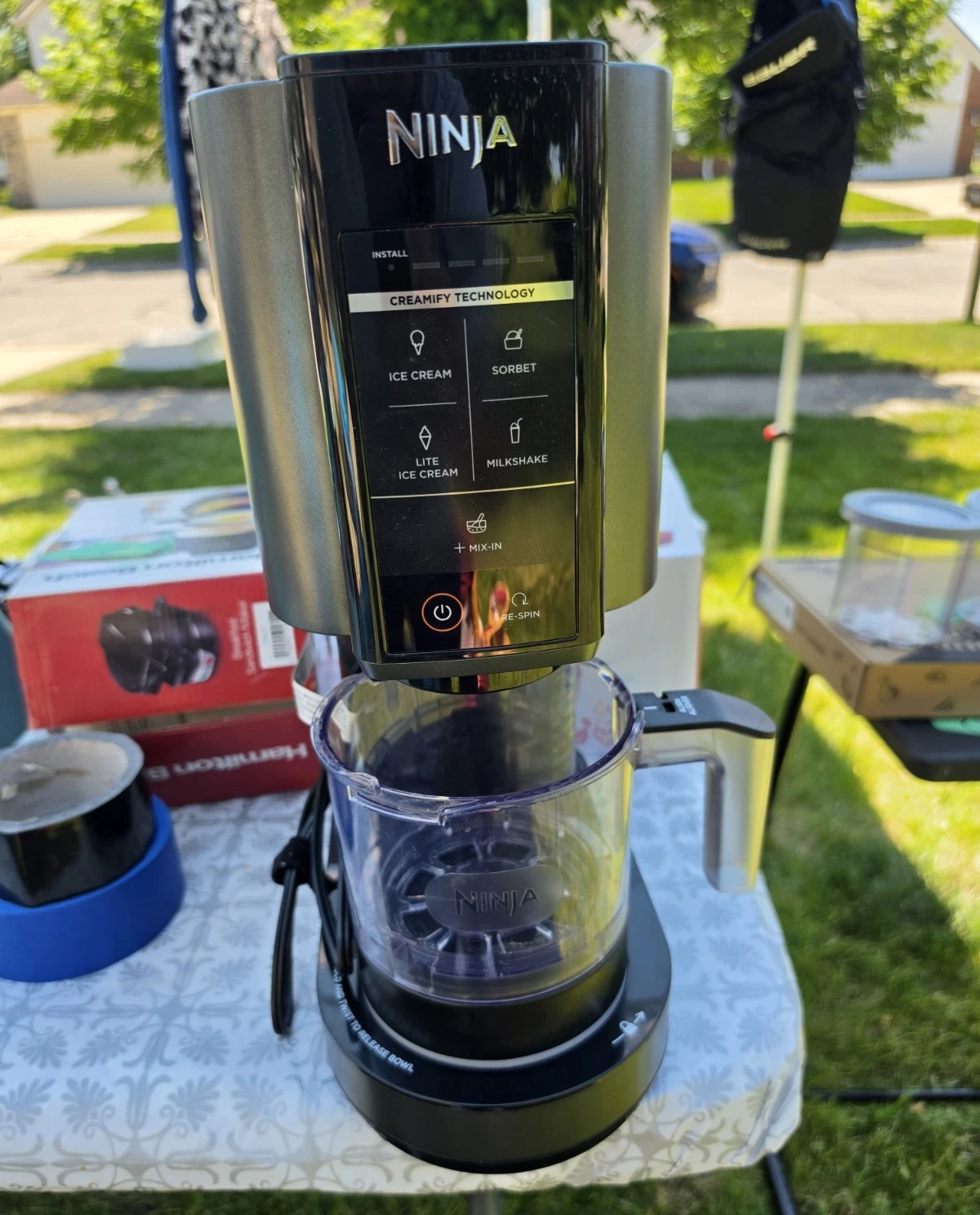 Ninja Creami NC301 Ice Cream Sorbet Milkshake Maker Auto Shut-Off Black/Gray
Opens in a new window o