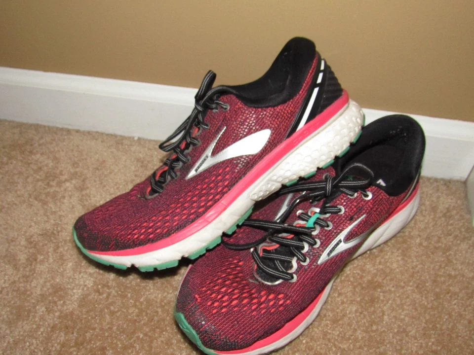Кроссовки беговые BROOKS GHOST 11 женские размер 9 B средние черные розовые б/у в отличном состоянии спортивные - Изображение 3 из 4