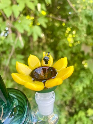14mm Bowl Slide Yellow Sunflower Glass Bowl  w/ Bee Yellow Petals
