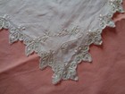 MOUCHOIR DE MARIAGE EN SOIE BRODÉ DE FLEURS DE ( LYS ?). PRÉNOM JULIETTE
