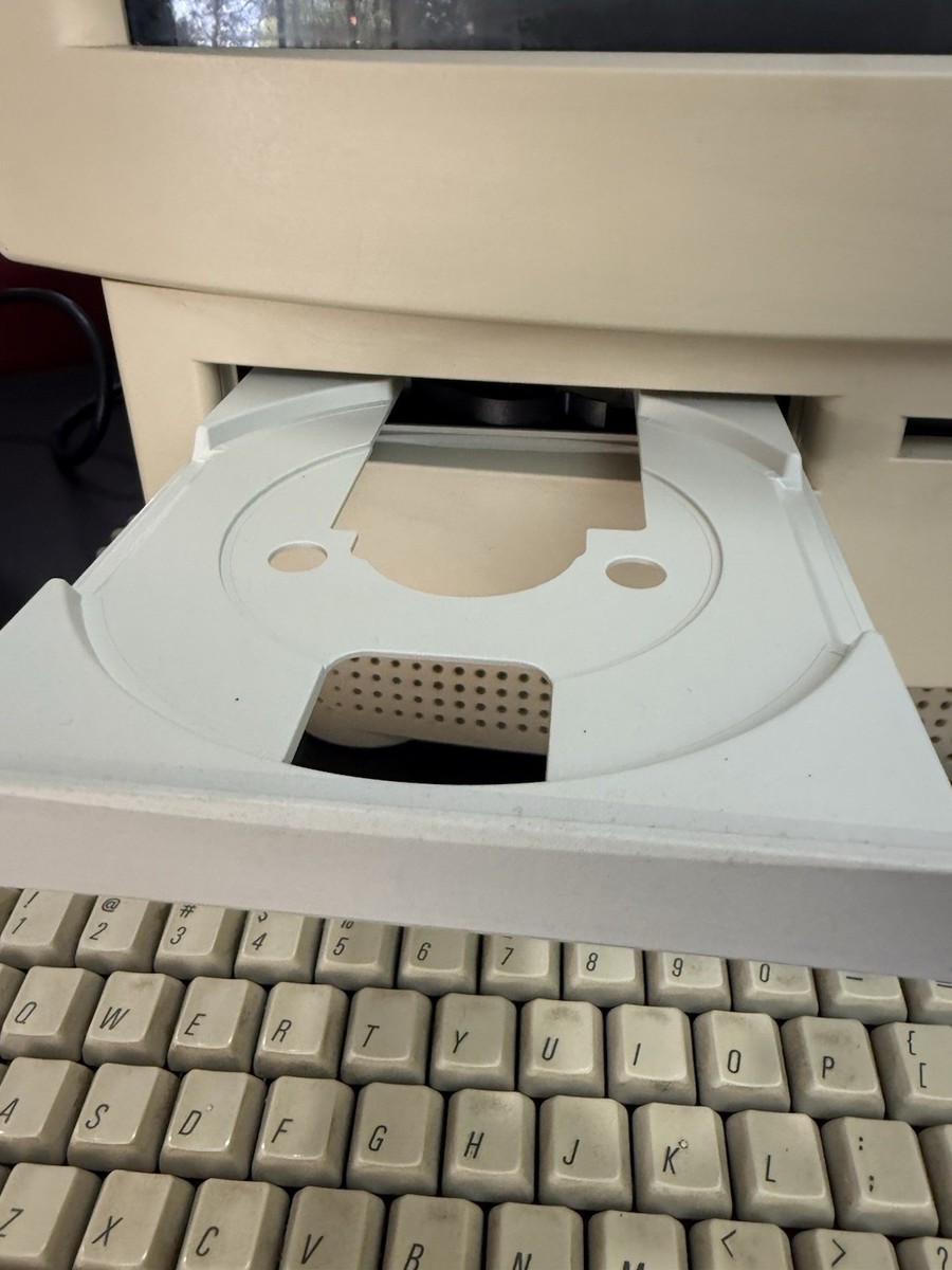 Macintosh Performa 575 ハードディスク付き Apple Macintosh Performa 575 computer Original Mouse & Keyboard