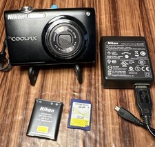 Nikon COOLPIX S3000 Digital Camera 12.0MP 4x Optical Zoom BLACK  2GB SD CARD