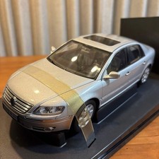 AUTOart 1/18 Volkswagen Phaeton Silver Metallic 79742 Model Car