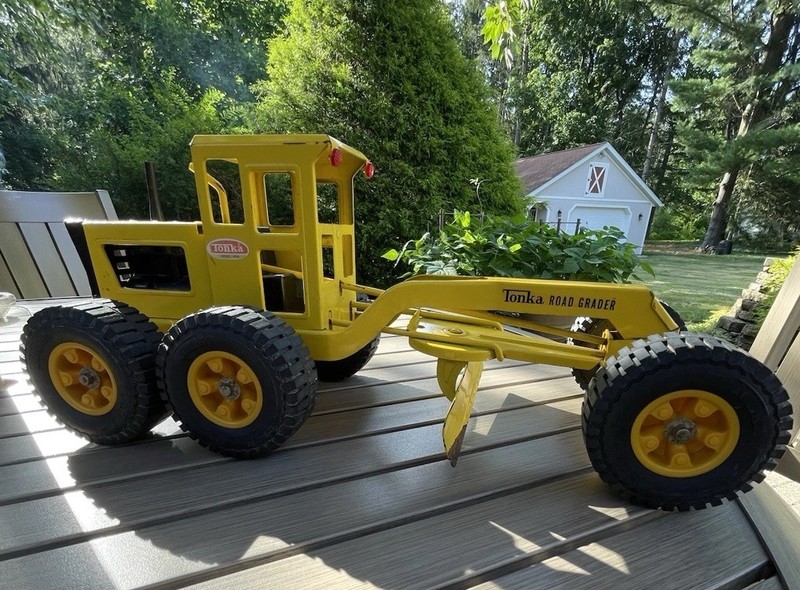 Vintage 1970s Tonka Road Grader MR 970 Pressed Steel Construction Toy~ Play Time