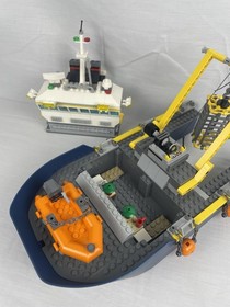 Lego City Deep Sea Exploration Vessel Set 60095, Used. All minifigs Included. 
