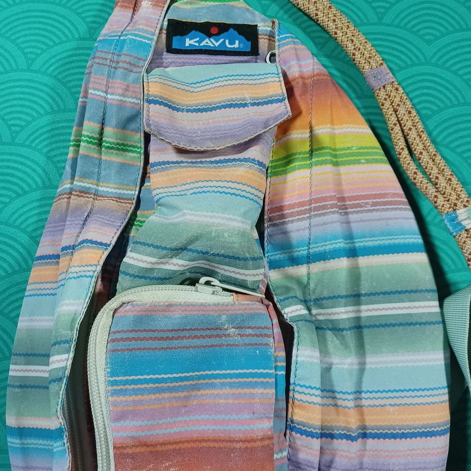 KAVU оригинальный веревки слинга сумка многоцветный через плечо рюкзак в полоску - Изображение 3 из 4