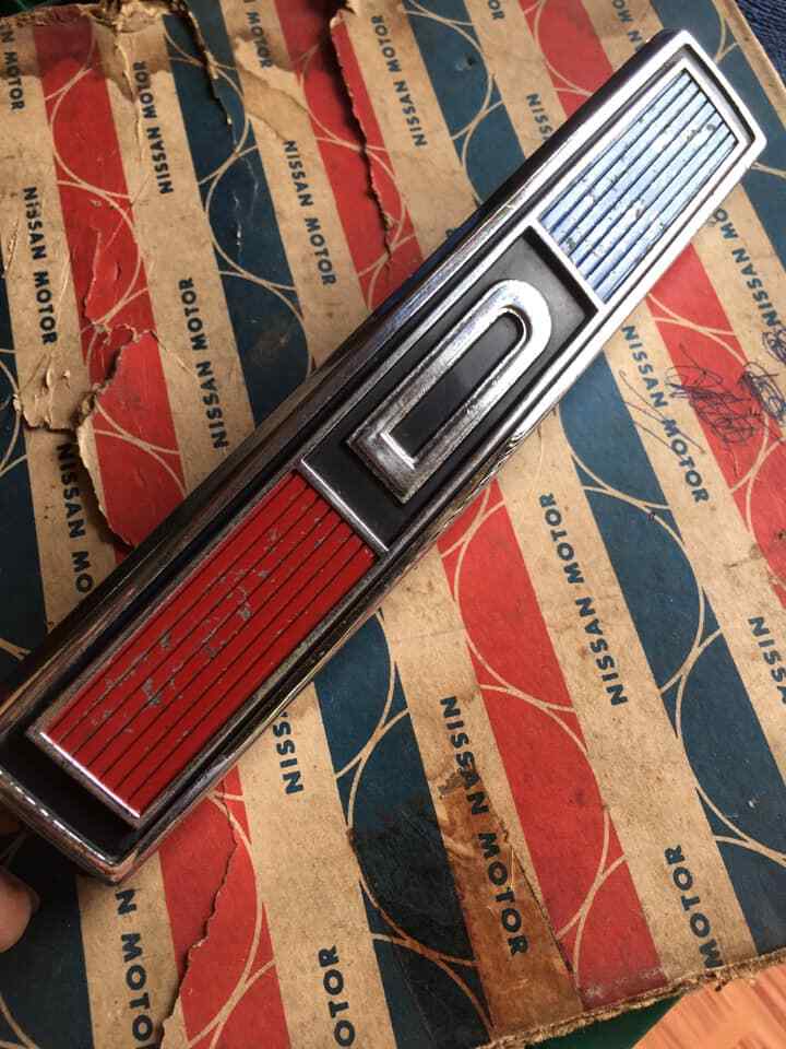 DATSUN 510 Bluebird Front Grille emblem Genuine nos JAPAN (Very