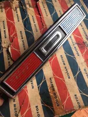 DATSUN 510 Bluebird Front Grille emblem Genuine nos JAPAN (Very