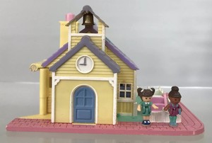 polly pocket schoolhouse