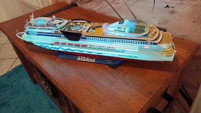 Aida Sol,Standmodell mit LED-RGB Beleuchtung,1:400,63 cm lang,Top!