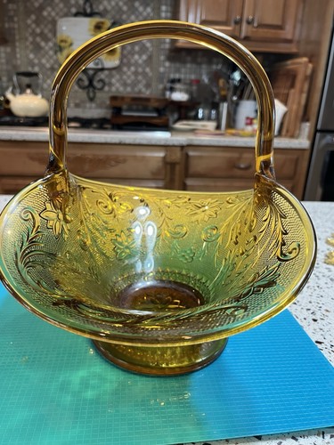 Vintage Tiara Indiana Sandwich Glass Large Handled Basket Amber - Picture 4 of 5